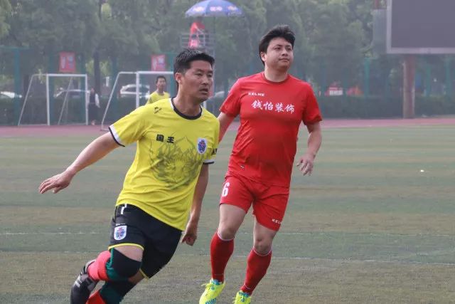 中国男篮74:63格鲁吉亚！2亮点3不足，靠2后卫撑场面，进攻出问题